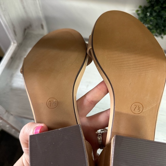 NWT Amazon Essentials| Nude Shiny Block heel - Picture 3 of 6